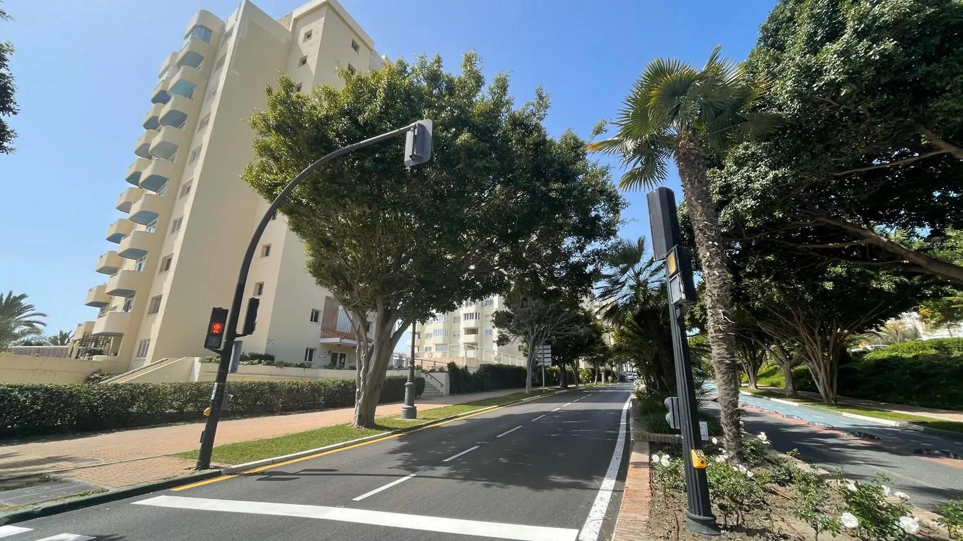 Intermobiliaria Rentals - Puerto Paraiso 42D Estepona Apartment